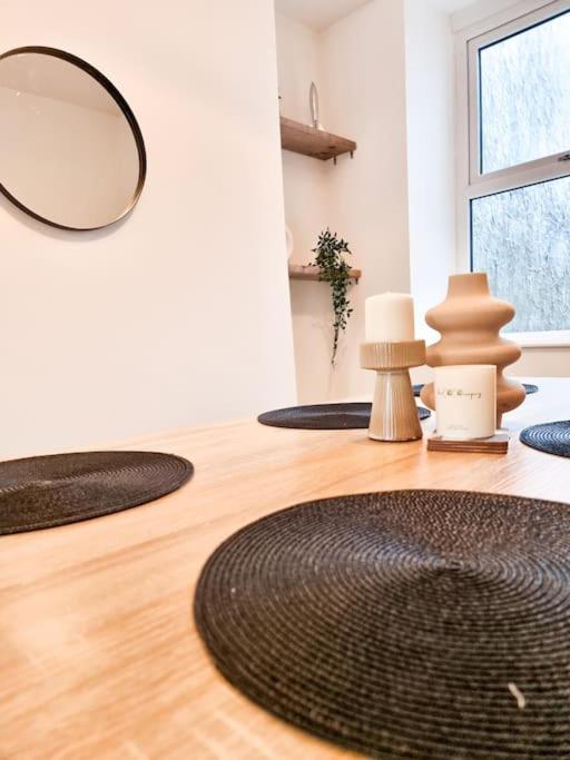 4-Bedroom Home - Perfect For Those Working In Bridgend - By Tailored Accommodation ภายนอก รูปภาพ