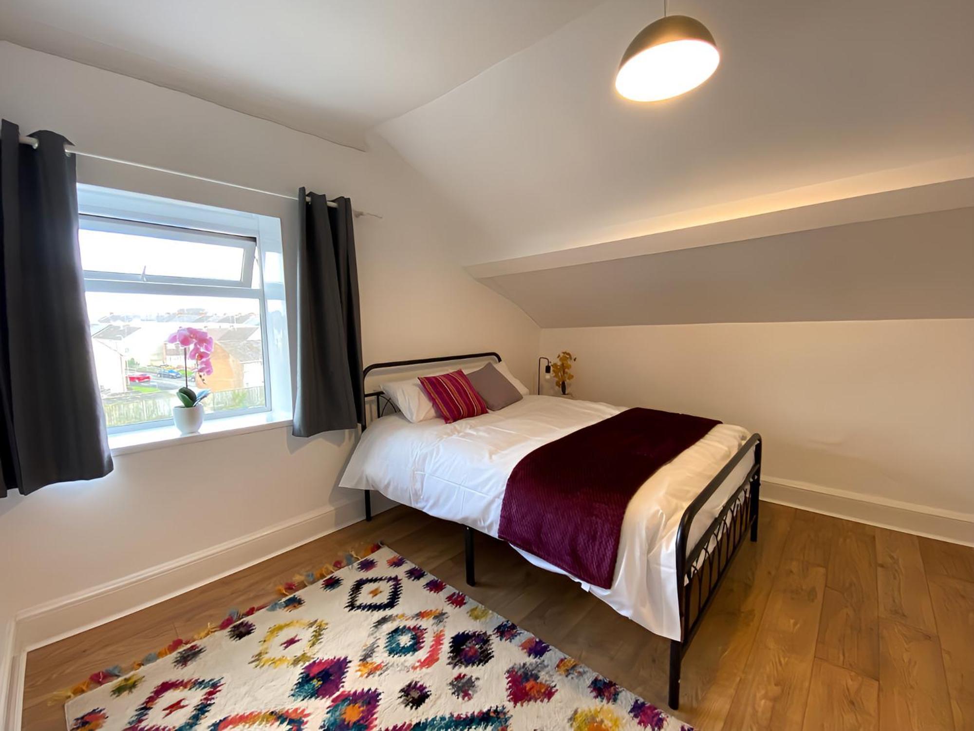 4-Bedroom Home - Perfect For Those Working In Bridgend - By Tailored Accommodation ภายนอก รูปภาพ