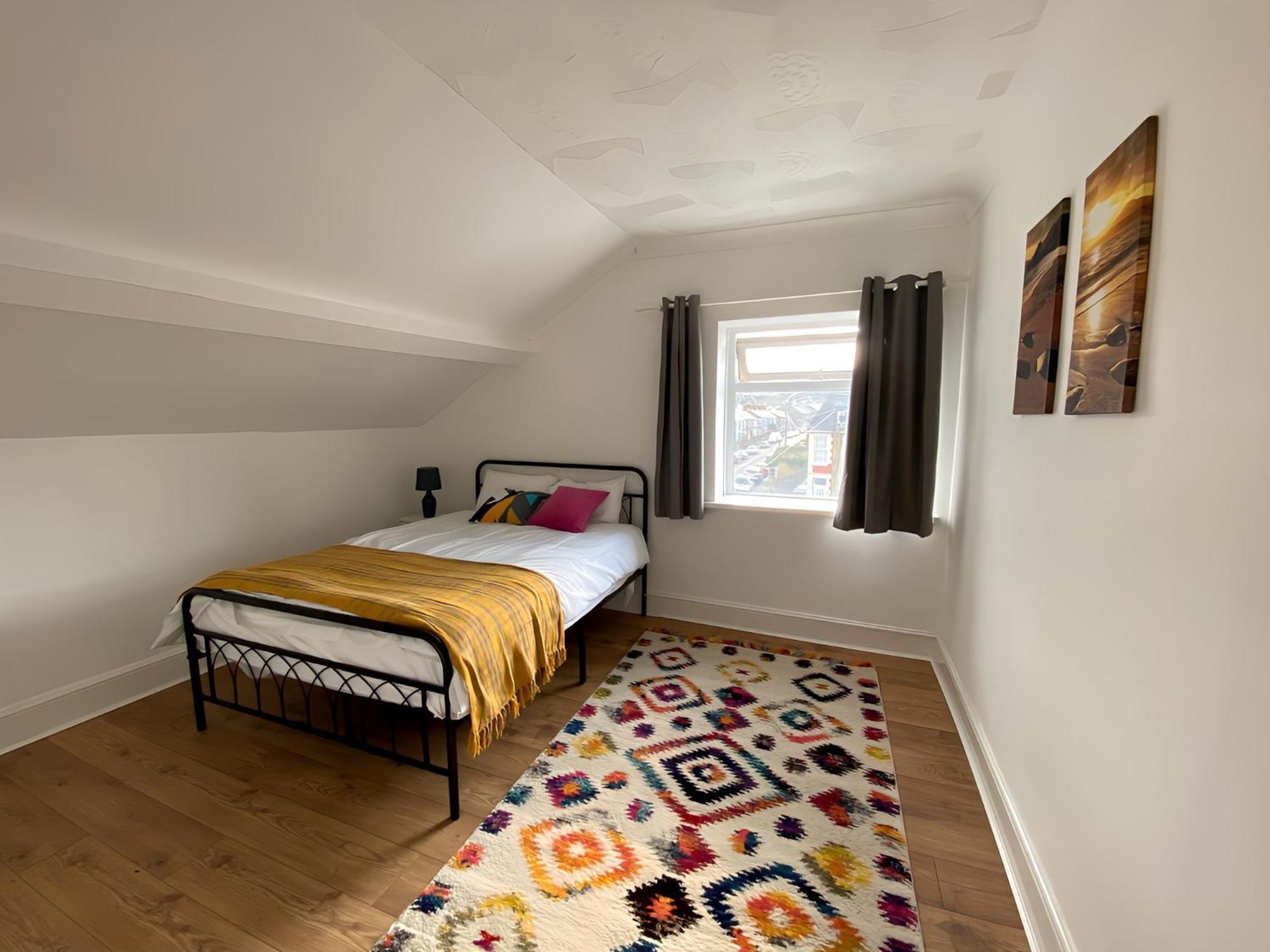 4-Bedroom Home - Perfect For Those Working In Bridgend - By Tailored Accommodation ภายนอก รูปภาพ